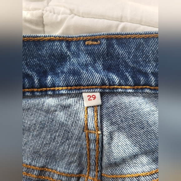 Levis size 29, Great For Curves! - Picture 6 of 12